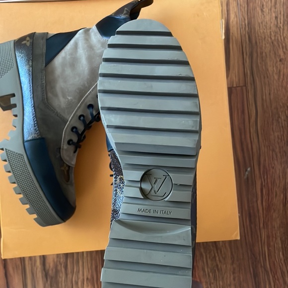 Louis Vuitton Suede Calfskin Monogram Laureate Platform Desert Boots - Picture 3 of 16